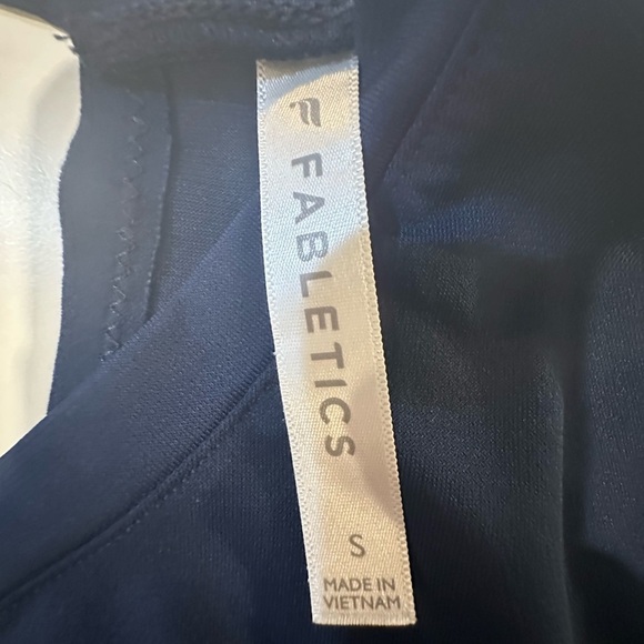 Sleeveless Fabletics Black Top Size Small - Picture 3 of 3